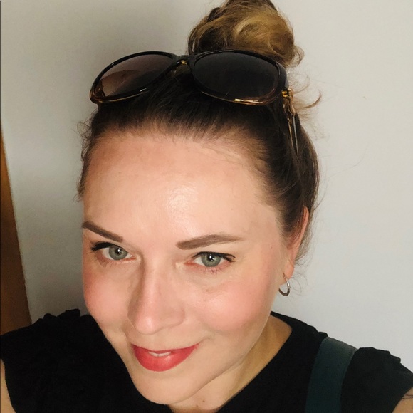 Meet your Posher, Cheryl - Picture 1 of 1